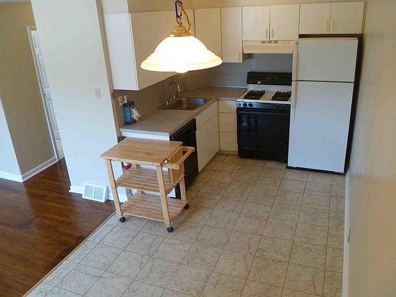 4th image of 4411 Rosemont Ave #1