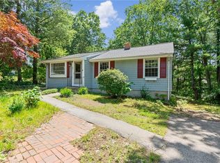 29 Whipple Rd, Smithfield, RI 02917