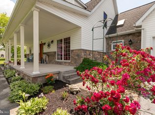 375 Meadowlark Ln, Berkeley Springs, WV 25411