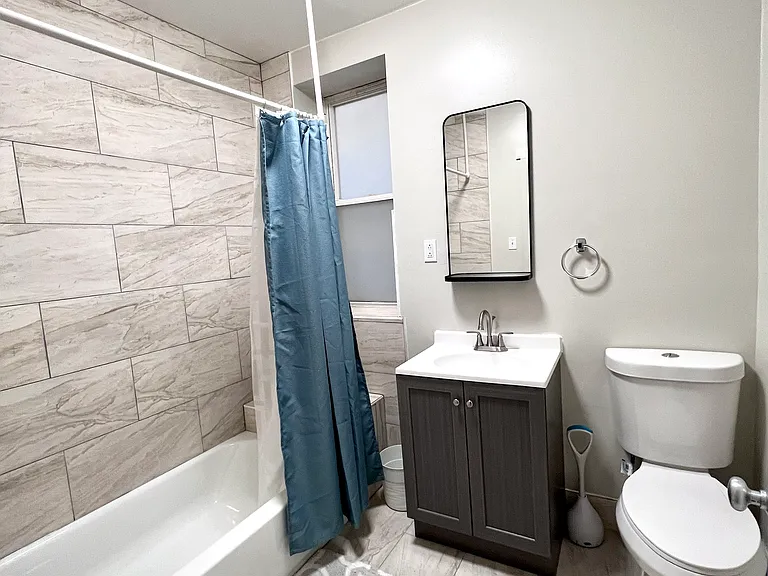 1708 S Carpenter St #1F — Photo 8
