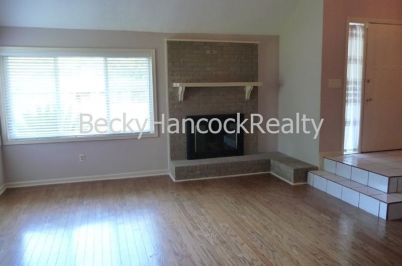 2nd image of 114 Harrand Creek Dr