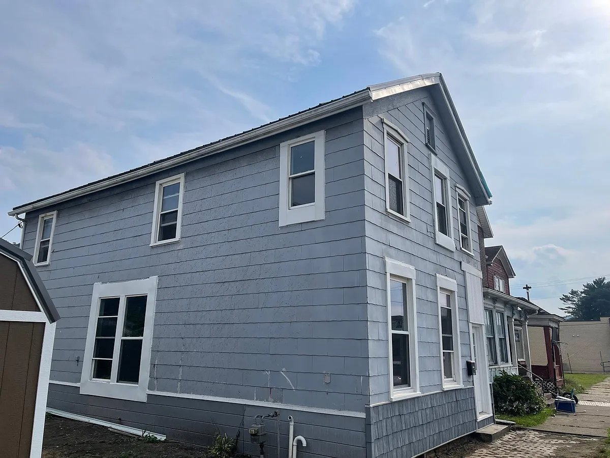 Building Photo - 1136 Main St