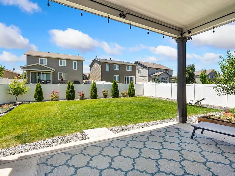 5576 Bexley Dr — Photo 18