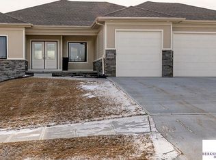 18301 Sherwood Ave, Elkhorn, NE 68022