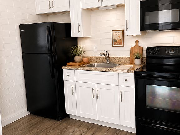 3rd image of 819 N Revere #32
