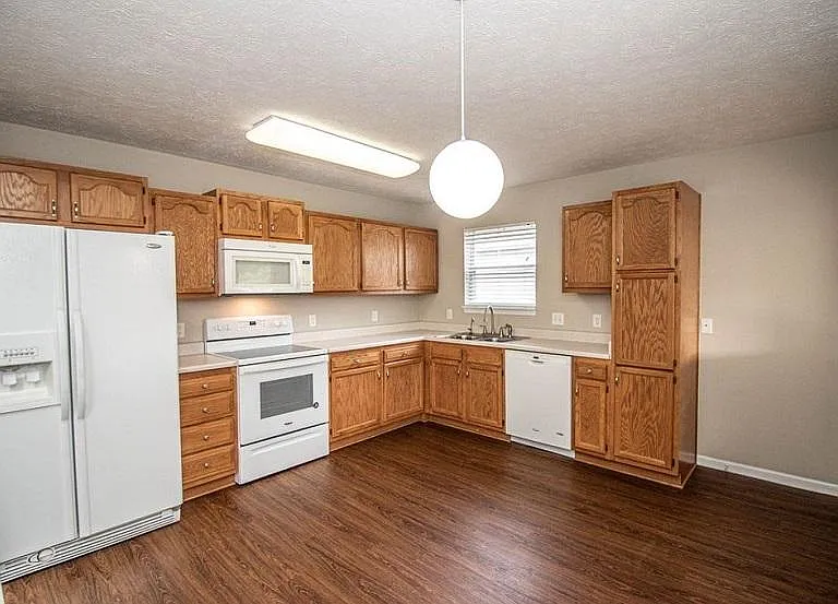 2315 Temple Ct E — Photo 7
