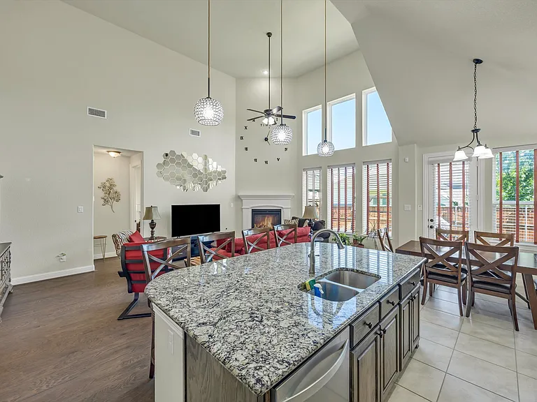 5520 Palisades Dr — Photo 29