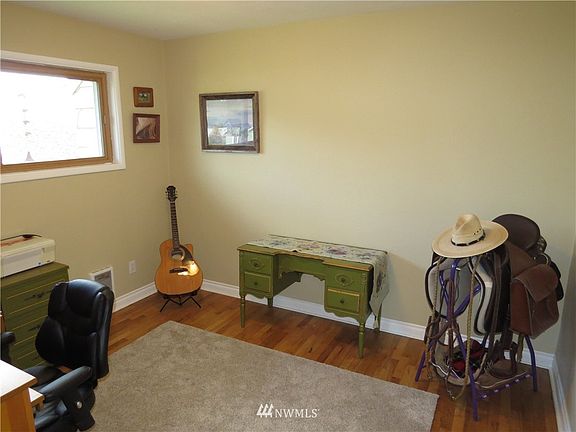 5th image of 220 Arcadia Avenue