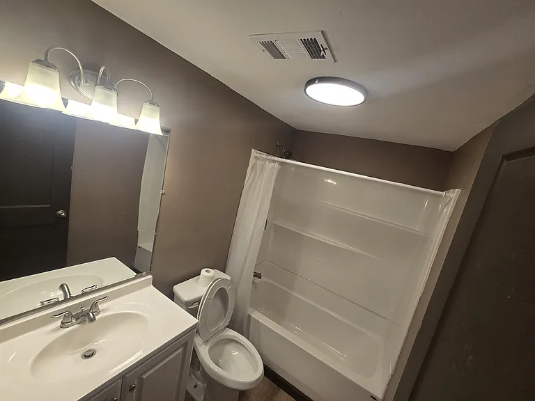896 Pauline St — Photo 13