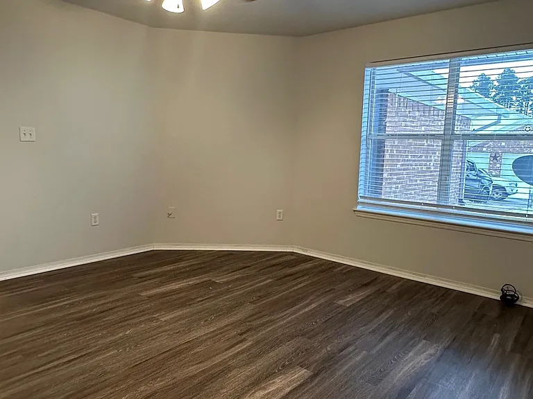 1813 Riverstone Ln — Photo 6