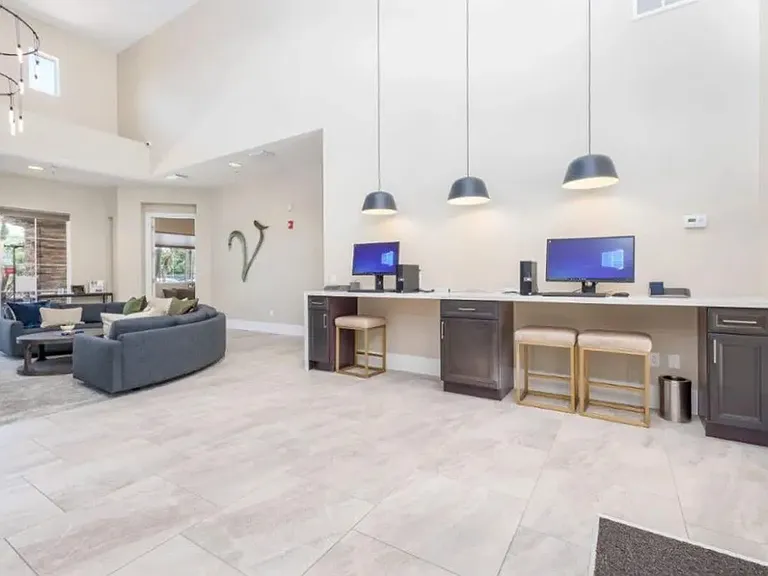 Villagio Luxury Apartments — Photo 22
