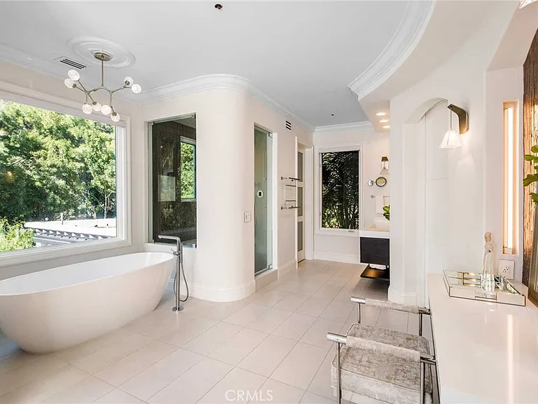 1756 Clear View Dr — Photo 36