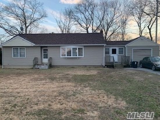 1399 Pulaski St Riverhead Ny 11901 Mls 3205817 Zillow