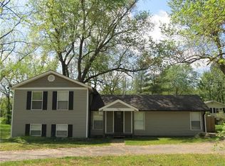 760 Sulphur Spring Ct, Manchester, MO 63021