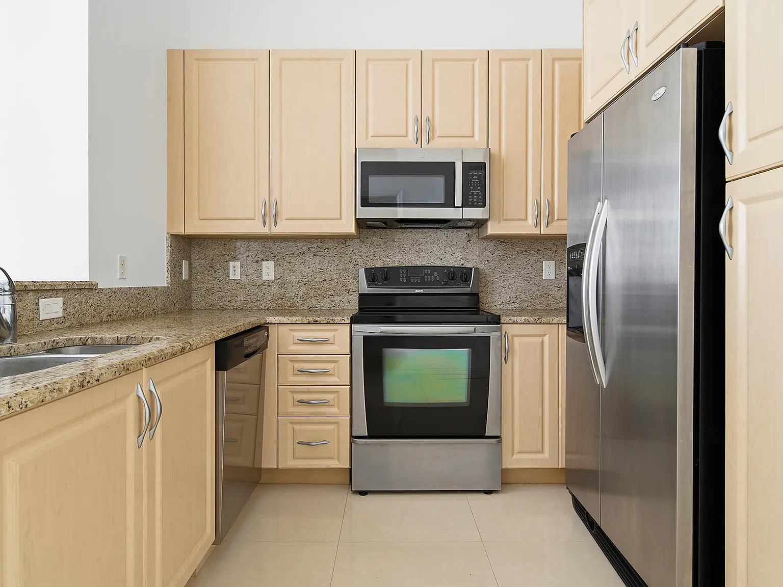1 bed, 1.5 bath, 895 sqft, $4,000 — Photo 2