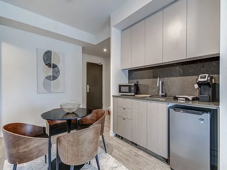133 Bronte Rd — Photo 38