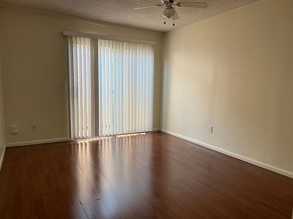 3rd image of 644-48 Nautilus St #644A