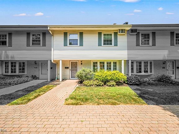 2nd image of 15 Meadowlawn Dr Unit 6