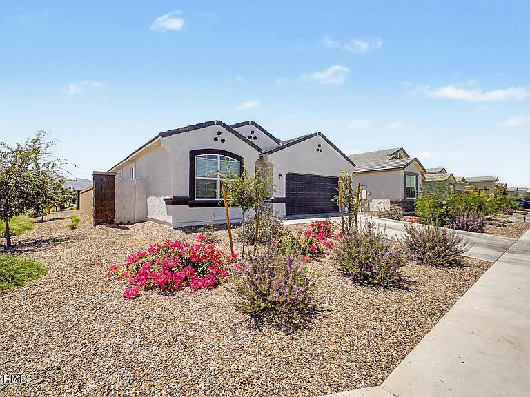 10611 W Bloch Rd — Photo 2
