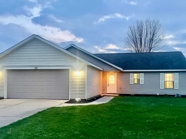 191 Sweet Meadow Dr, Kent City, MI 49330