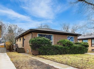 2437 Crawford Ave, Evanston, IL 60201