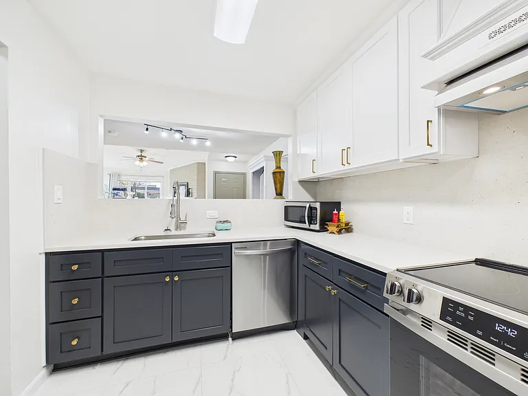 7836 Bateman Ln — Photo 20