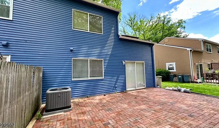 221 Myrtle Ave — Photo 18