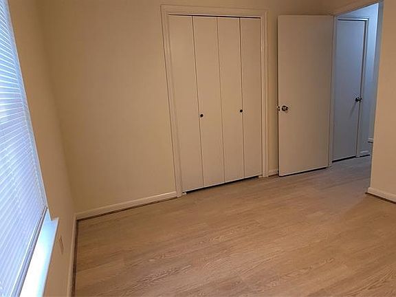 4th image of 8 Westway Cir