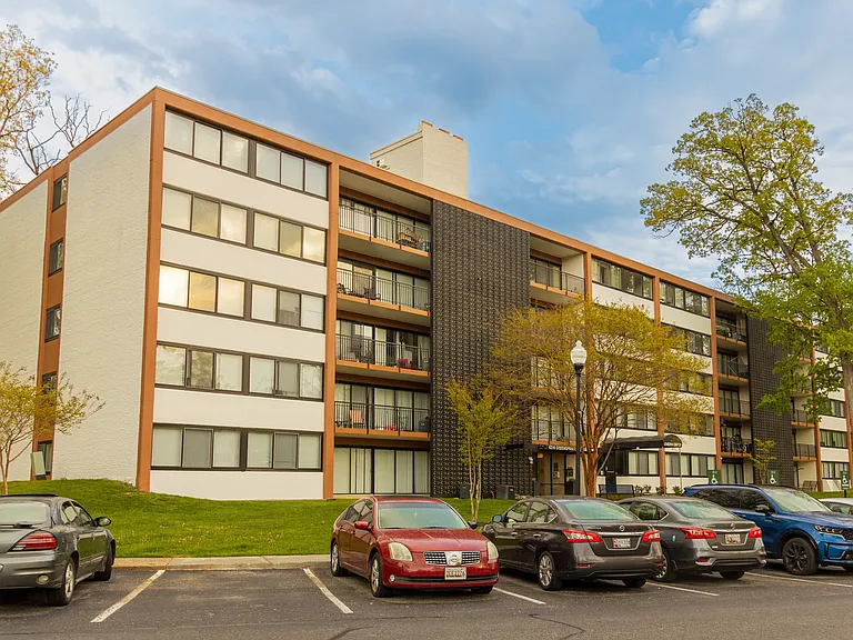 Flora Park Exterior
