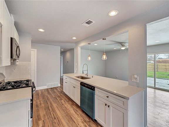 3rd image of 514 Bayshore Dr