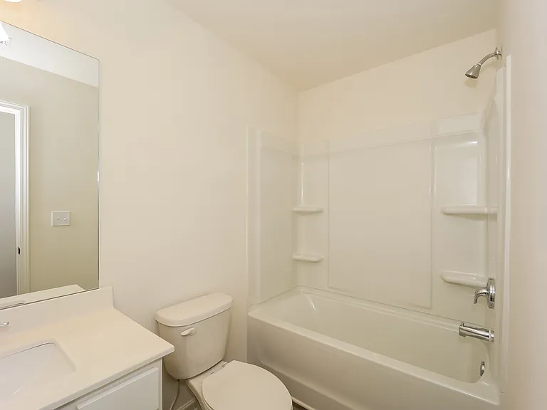 552 Magnolia Cir — Photo 2