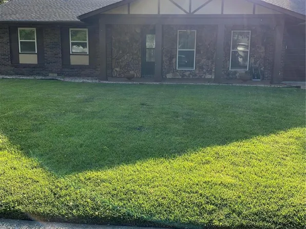 203 Debra Dr, Fairview Heights, IL 62208