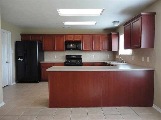 18319 Fieldbluff Ln — Photo 3