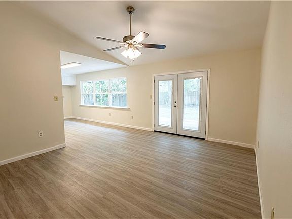 2nd image of 229 Foxbriar Ct