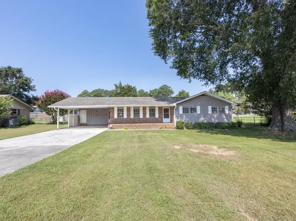 421 Hasty Dr, Tunnel Hill, GA 30755