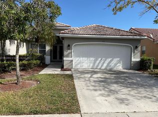 425 SW 198th Ter, Hollywood, FL 33029