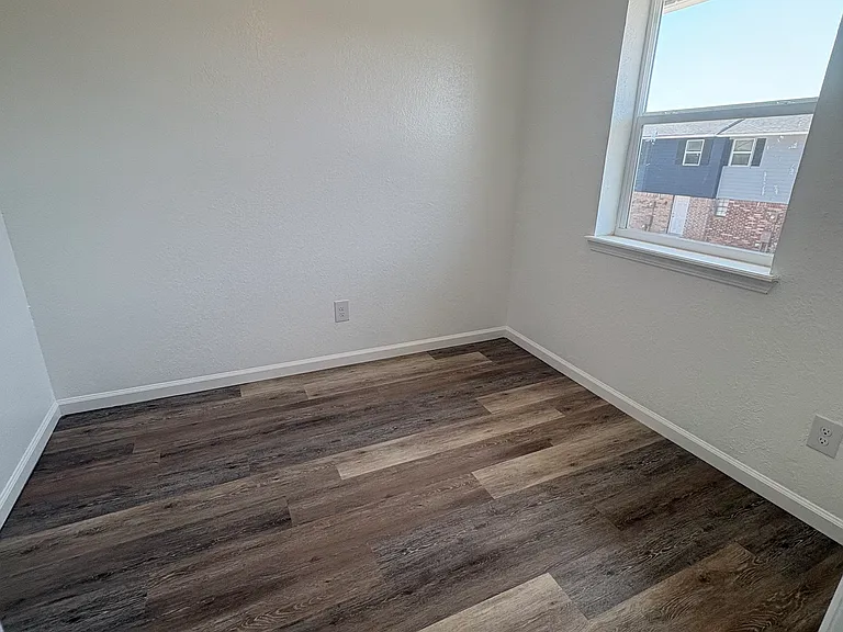 College Park Townhouses — Photo 11