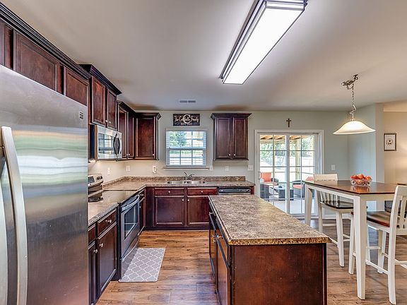5th image of 211 Harlequin Dr