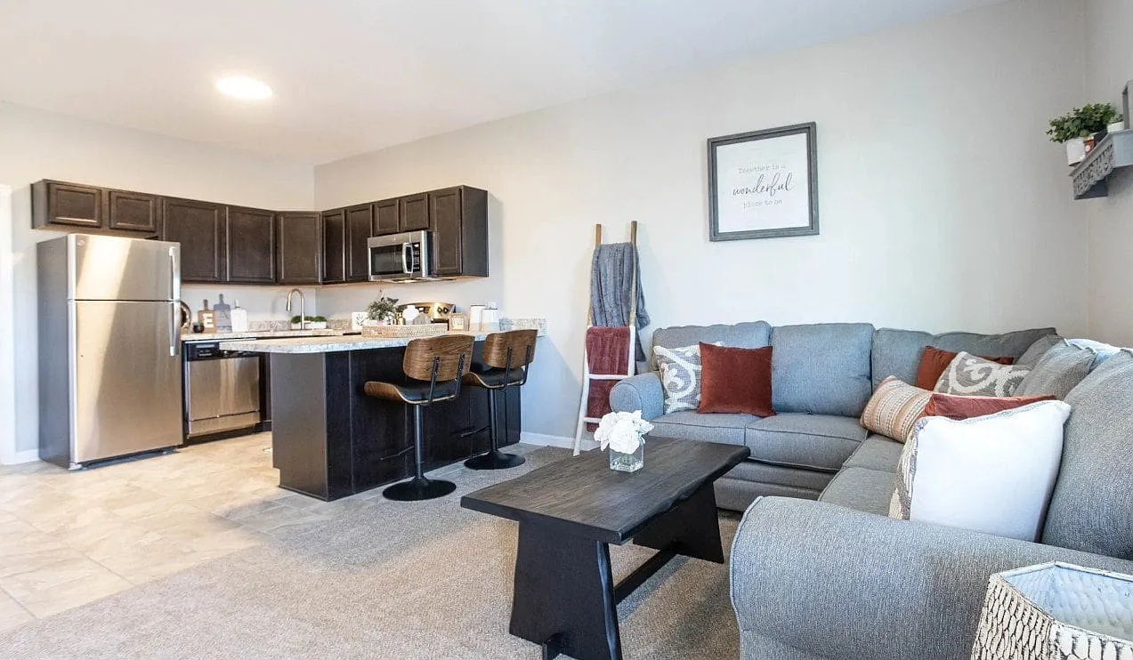 Ash Park Apartments — Photo 2