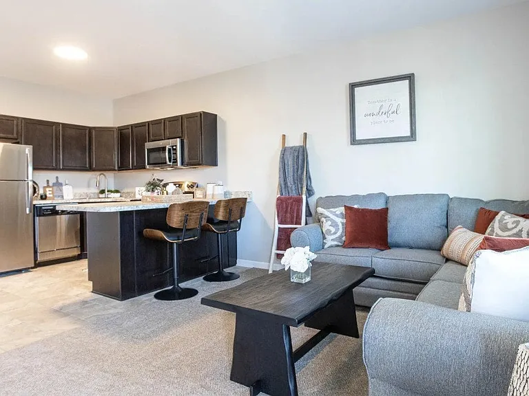 Ash Park Apartments — Photo 2