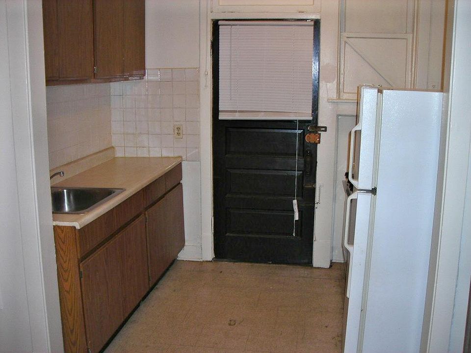 1st image of 632 W Arlington Pl #19