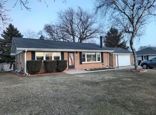 3246 N Mayfair Rd, Wauwatosa, WI 53222