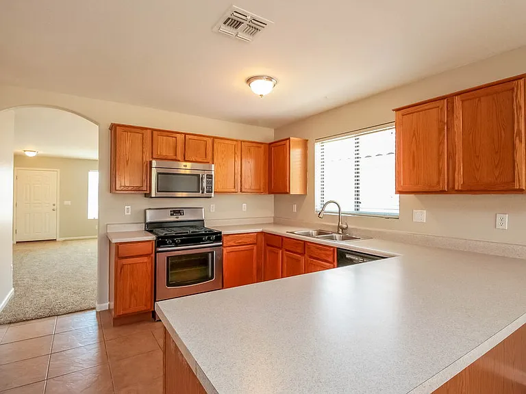 11026 E Delta Ave — Photo 6