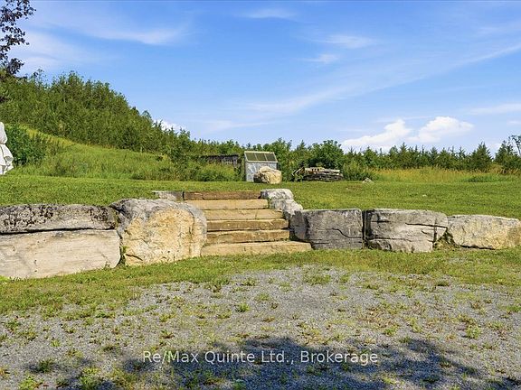 4th image of 211 Maple Sugar Rd