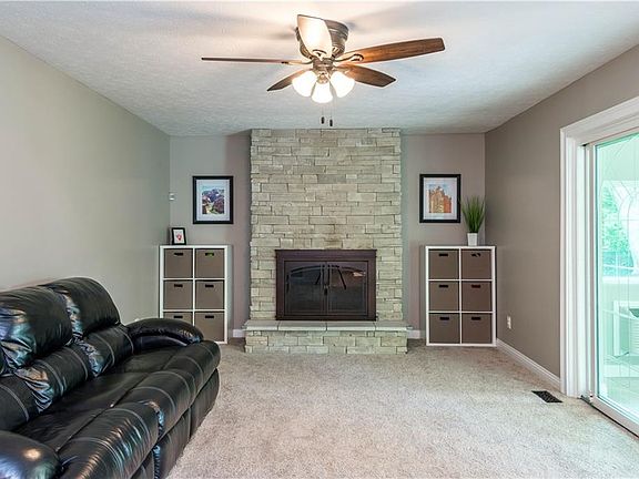 3rd image of 610 Deauville Dr