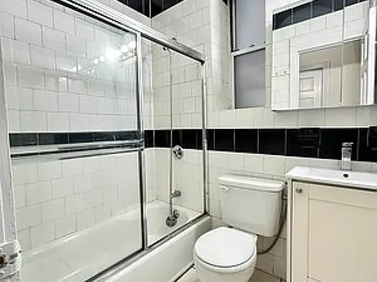 421 W 43rd St #P — Photo 9