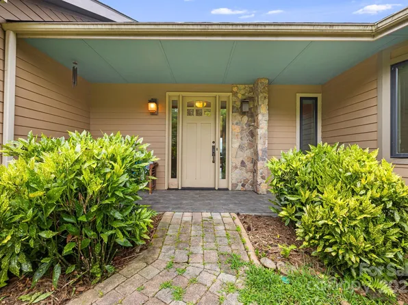 16 Pearl Mountain Rdg, Leicester, NC 28748