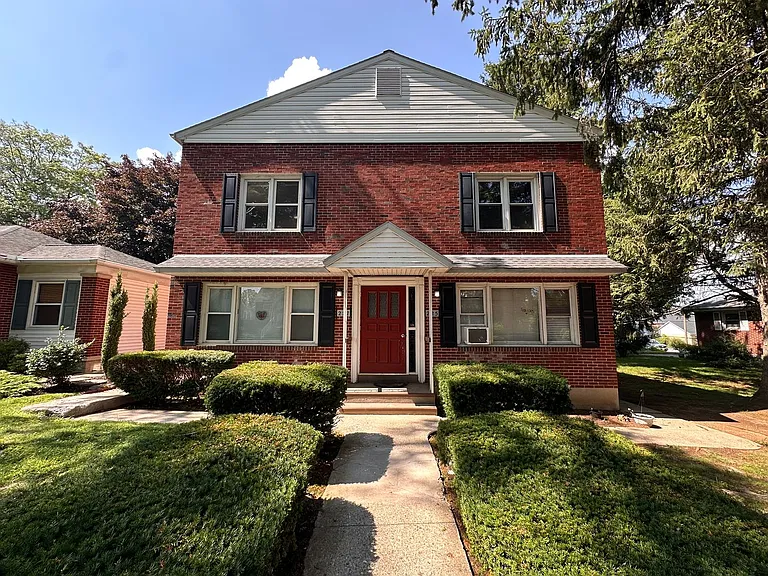 225-227 W Areba Ave — Photo 6