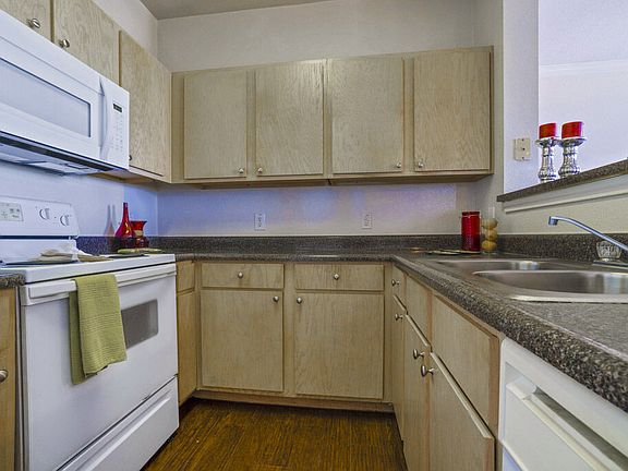 4th image of 155 Lakeside Dr #11-306