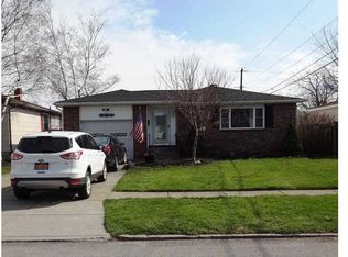 7 E Rouen Dr, Buffalo, NY 14227